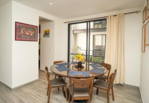 Modern 2 Bedroom Apartment with Gym and Pool